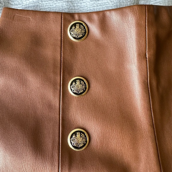 Gorgeous Zara Faux Leather Shorts with Button details. XS. “Whisky” brown color - Picture 3 of 7
